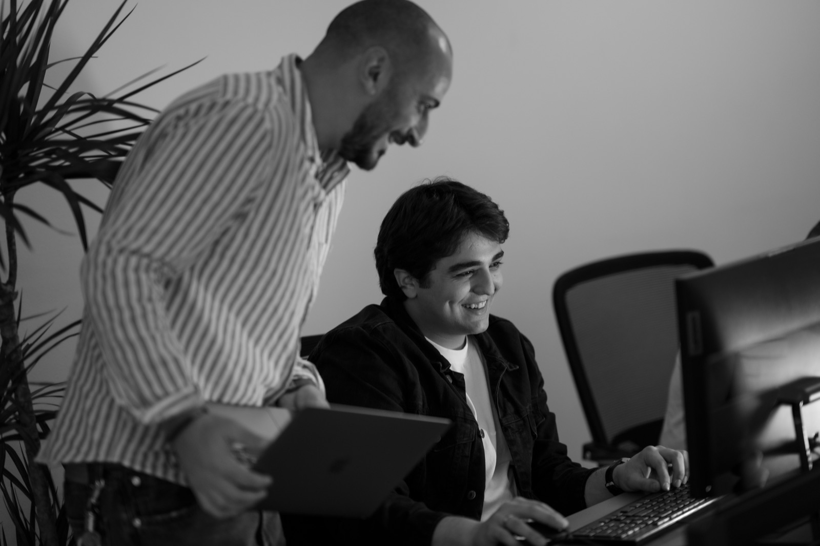 Instructor reviewing student's screen